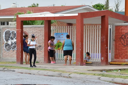 Con dudas. Docentes eligen calendario escolar para el ciclo 2016-2017 en Consejos. (ARCHIVO)