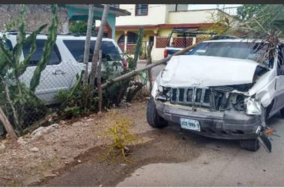 Pérdida. El vehículo en que viajaba Felipe Calderón sufrió un accidente en Kantunilkin.