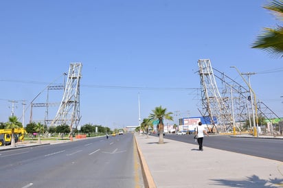 Despejado. La imagen del bulevar Torreón-Matamoros cambió radicalmente al quitar casi  toda La Puerta de Torreón. (Fernando Compeán)