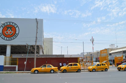 Inseguridad. En el asalto ocurrido en el Mercado de Abastos, se detalló que los presuntos delincuentes llevaban armas de fuego. (EL SIGLO DE TORREÓN)