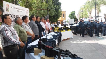 Se entregó equipo, uniformes y dos patrullas para la Policía de Lerdo que fueron adquiridos con la primera ministración del Fortaseg. (EL SIGLO DE TORREÓN)