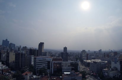 Se informó que el sistema de alta presión que esta tarde de martes mantuvo condiciones adversas para la dispersión de los contaminantes, continuará afectando a la región central del país. (ARCHIVO)