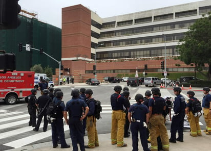 Un fuerte dispositivo de seguridad se ha implementado en el campus. (AP)