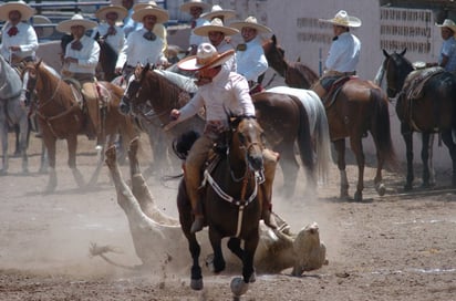 Una actuación redonda, con sobrias y efectivas ejecuciones de las distintas suertes charras, ofrecieron los excampeones nacionales. (Archivo)