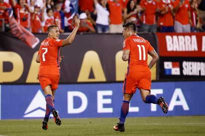 Chile culminó una sufrida ronda de grupos de la Copa América Centenario 2016, gracias a una victoria anímica sobre Panamá por 4-2, en tal vez su mejor partido en lo que va de la competición y así clasificó a cuartos de final. (AP)