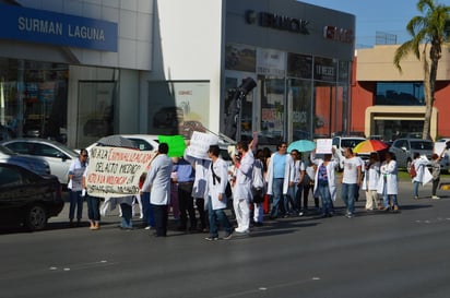 Protestan. Médicos de la Laguna de Durango reclaman mejores condiciones de trabajo  en hospitales públicos. (EL SIGLO DE TORREÓN)