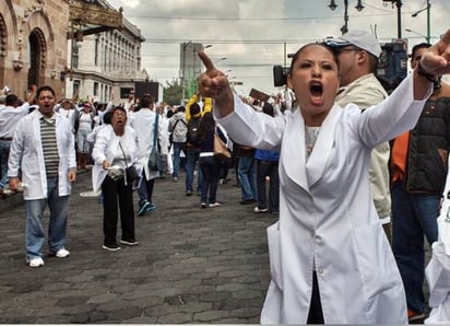 En aumento. Miles de personas han mostrado en las calles su descontento con el gobierno federal.