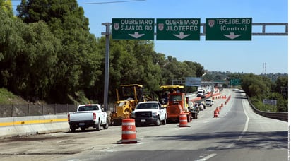 Arreglos. El cierre de dos carriles ha ocasionado que durante las noches y los fines de semana se registren filas de vehículos de hasta 10 kilómetros.