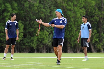 Matías Almeyda. Almeyda aprovechará fuerzas básicas de Chivas