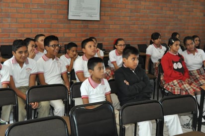 Prevención. La Unidad de Protección Civil capacita en las escuelas a niños y adultos sobre qué hacer en caso de una emergencia. (ARCHIVO)