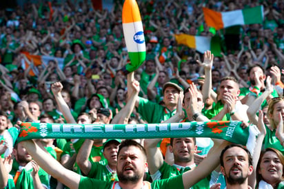 Se distinguirá a los aficionados de Irlanda e Irlanda del Norte por su actitud ejemplar,