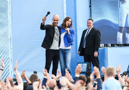 Josep Guardiola llega a la dirección técnica del Manchester City luego de dirigir al Barcelona y al Bayern Munich. 