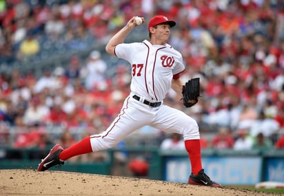 Stephen Strasburg lució en la lomita de las responsabilidades. (AP)