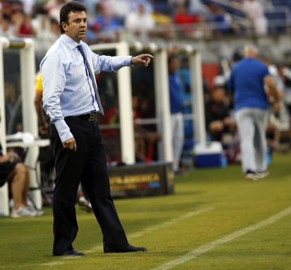 Julio César Baldivieso quedó fuera de la dirección técnica de la selección boliviana tras el fracaso en la Copa América Centenario, donde su equipo perdió los tres partidos. (EFE)