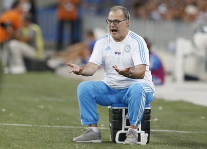 Marcelo Bielsa renunció dos días después de firmar con el Lazio italiano. (Archivo)