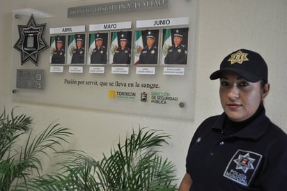 Orgullo. La fotografía y el nombre de Ausencia se encuentran en el Cuadro de Honor de la DSPM. (GUADALUPE MIRANDA)