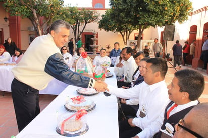 Apoyo. Los integrantes del taller de repostería también exhibirán sus productos en la plaza principal de Lerdo. (EL SIGLO DE TORREÓN)