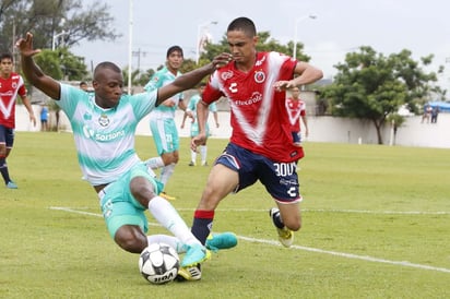 Con el empate, los escualos llegaron a 2 unidades en el certamen, mientras que los Guerreros, sumarían su primer punto del torneo. (EL SIGLO DE TORREÓN)