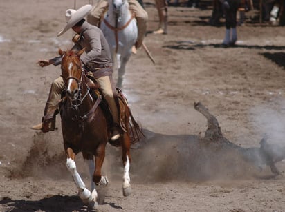 Los equipos que participarán son el Rancho Los Potrillos, del estado de Durango, además de los locales Charros de La Laguna Oro y Rancho Corona, quienes sostendrán una aguerrida confrontación por los puntos que les lleven a ganar el primer lugar de la competencia. (ARCHIVO) 