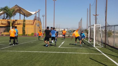 Víctor Santibáñez anotó el gol del triunfo en últimos instantes del choque. (Especial)