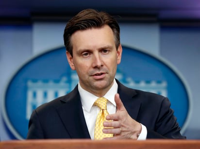 'Sabemos que hay varios actores, tanto estatales como criminales, que buscan puntos vulnerables en la seguridad cibernética de Estados Unidos y eso incluye a Rusia', dijo el portavoz de la Casa Blanca, Josh Earnest. (AP) 