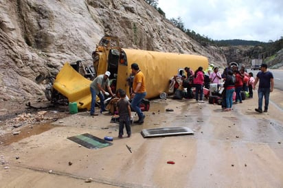 El accidente habría dejado siete lesionados.  (EL SIGLO DE TORREÓN)