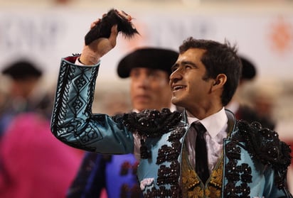 El torero mexicano Joselito Adame triunfó ayer en España. (Notimex)   