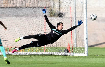 El portero Agustín Marchesín entrenó ayer con normalidad junto al resto de sus compañeros. (EL SIGLO DE TORREÓN/ JESÚS GALINDO)