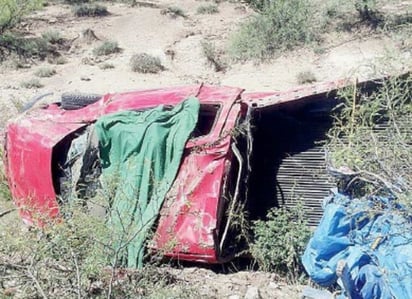 
Accidente. Volcadura en carretera Cuencamé - Zacatecas, deja un joven muerto y dos lesionados. (EL SIGLO DE TORREÓN)
