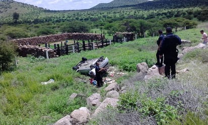 Accidente. Una mujer perdió la vida en otra volcadura. (CORTESÍA)