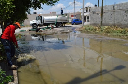 Fue la dirección de Protección Civil la que detalló que buscan evitar afectaciones sanitarias entre la población, además de más daños en viviendas. (EL SIGLO DE TORREÓN)