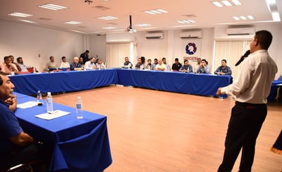 Junta. Durante la primer reunión de la sección Laguna de la AWS se discutieron temas como el de la 'piratería' de personal, crear una escuela de soldadura y tener vinculación con las universidades.