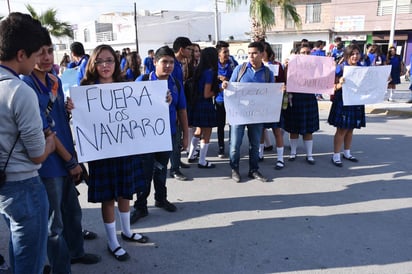 Hechos. Algunos docentes y alumnos manifestaron su inconformidad porque la directora electa es familiar del director saliente. (Fernando Compeán)