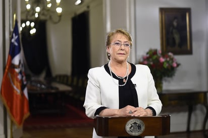 Golpe. El bajo respaldo ciudadano no sólo golpea a la presidenta Michelle Bachelet, sino también al gobierno chileno.