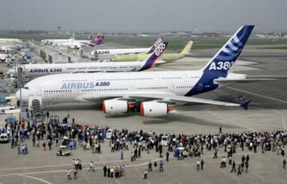 El A380, que es el avión de pasajeros más grande del mundo, puede transportar 544 pasajeros en rutas de hasta ocho mil 200 millas náuticas. (ARCHIVO)