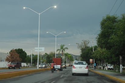 Alumbrado. Luminarias Led están apegadas a la Norma Oficial Mexicana de calidad, dicen. (EL SIGLO DE TORREÓN)