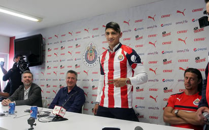 Alan Pulido entró de cambio en el segundo tiempo. Debuta Alan Pulido en insípido empate a cero