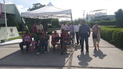 Los docentes siguen laborando en escuelas de región como la Simón Bolivar y Guadalupe Victoria, asegurando que no se les ha atendido ni brindado una solución. (EL SIGLO DE TORREÓN) 