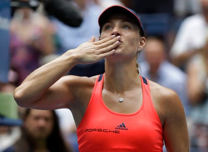 Angelique Kerber derrotó 75, 6-0 a Roberta Vinci y accedió a las semifinales del Abierto de los Estados Unidos. (AP)