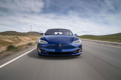 Tesla asegura que el coche no se encontraba trabajando con la función de piloto automático. (INTERNET)