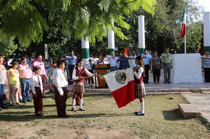 Acto cívico. Alumnos de Madero y San Pedro, recordaron a los Niños Heróes que defendieron el Castillo de Chapultepec