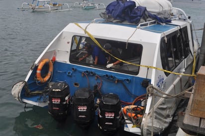 La explosión ocurrió minutos después de que la embarcación partió del puerto de Padangbai en Karangasem, Bali, para realizar un recorrido turístico por varios destinos. (AP) 