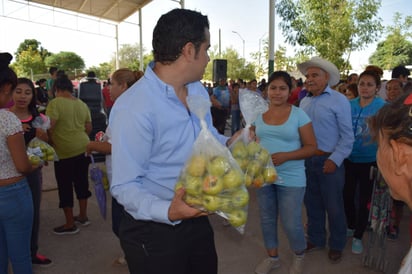 Donativo. Un total de 44 toneladas de manzana se entregará en colonias y comunidades rurales. (EL SIGLO DE TORREÓN)