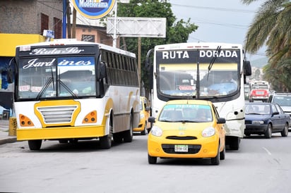 La mayor parte de la población hace uno de los medios de transporte que son poco eficientes. (ARCHIVO) 