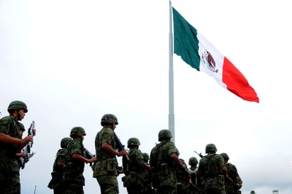 La imagen de un águila parada sobre un nopal que devora una serpiente, es un emblema de pertenencia y unidad que ciudadanos del país y de varias partes del mundo identifican. (ARCHIVO)