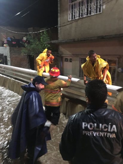 Severas afectaciones dejó la tromba en la capital de Durango. (EL SIGLO DE TORREÓN)