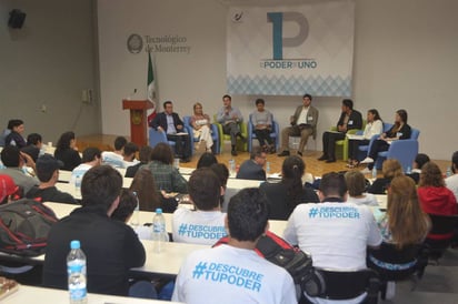 Encuentro. Ayer, regidores de la fracción del PAN y PRI dialogaron con los estudiantes sobre diversas problemáticas de la ciudad. (ANGÉLICA SANDOVAL) 