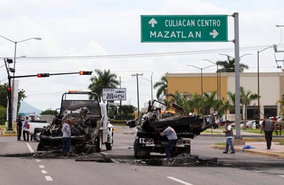 Para rescatar al 'Kevin', los delincuentes utilizaron granadas para hacer estallar los dos vehículos en que viajaban los militares. (EFE)
