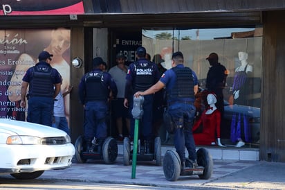 Siendo aproximadamente las 18:40 horas se activó el llamado código rojo ante el reporte de asalto a un establecimiento comercial ubicado en la zona centro de la ciudad. (EL SIGLO DE TORREÓN)
