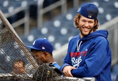 El lanzador Clayton Kershaw suele batallar más de lo normal durante la postemporada con Dodgers. (AP)